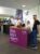Messestand mit dem Schriftzug 'Elektrisiert' und vier Personen, die an einem Infostand bei der hobit contact stehen.